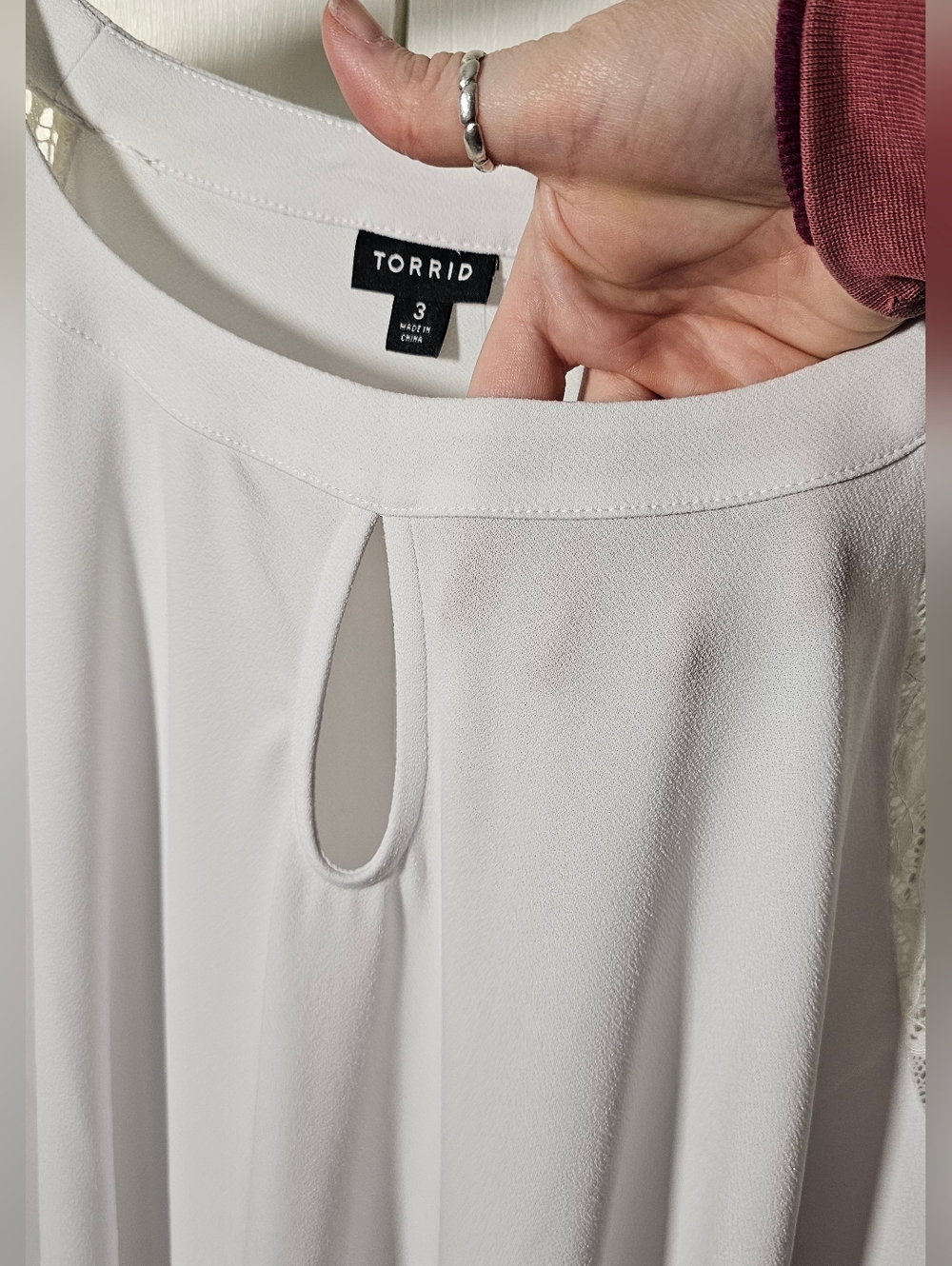 TORRID Size 3 NWT White Lace Sleeve Keyhole Top - Picture 2 of 9